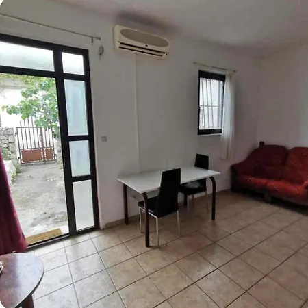 Apartment With Garden *