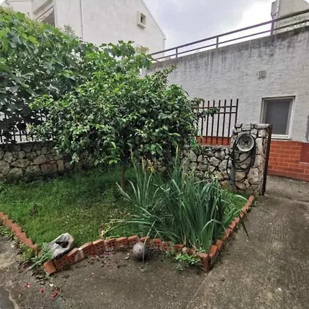 With Garden Split
