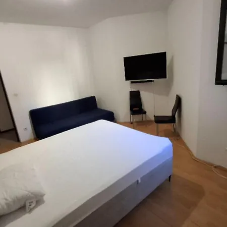 Apartment With Garden Split